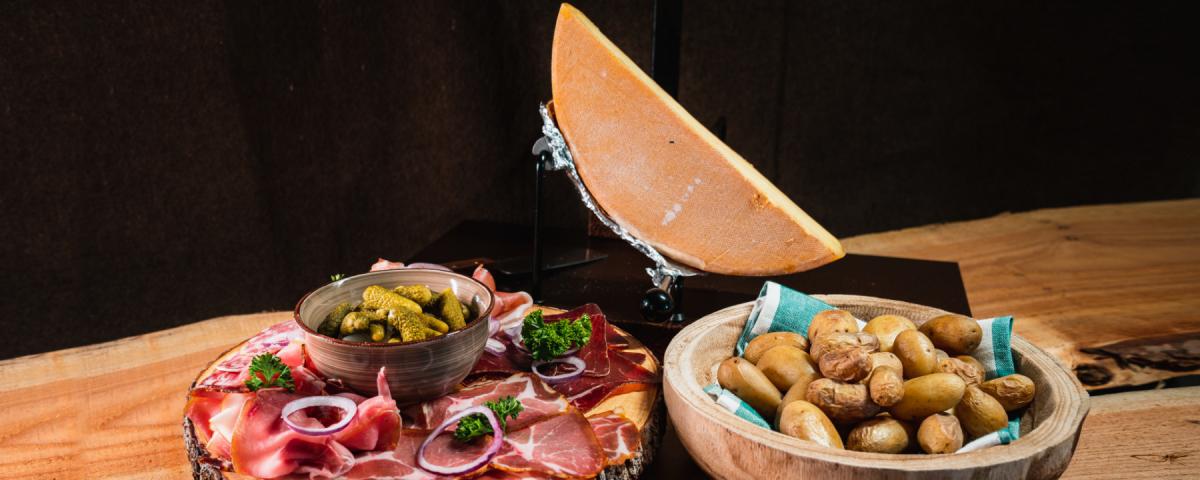 Plaisirs gourmand, raclette Cool Corner - Patinoire Dinant Evasion